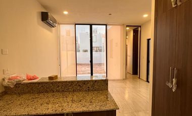 Casa de dos cuartos, sin amueblar, en Residencial.