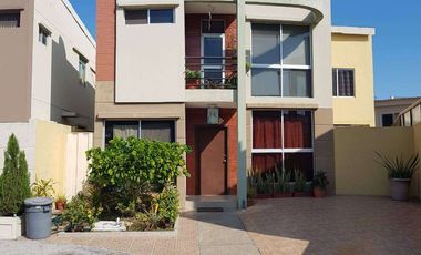 Venta de Casa en Via a la Costa, Urbanización Belo Horizonte