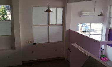 Local en esquina de 87 m² sobre la Calzada Lazaro Cardenas. Climatizado