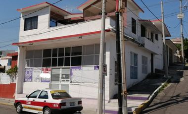 Local en esquina de 87 m² sobre la Calzada Lazaro Cardenas. Climatizado