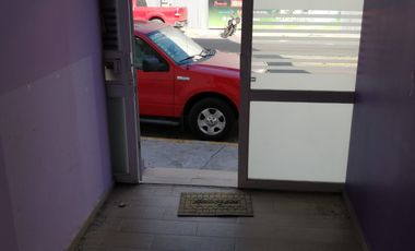 Local en esquina de 87 m² sobre la Calzada Lazaro Cardenas. Climatizado