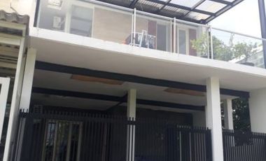 Di jual rumah di Rungkut asri tengah 2 lantai