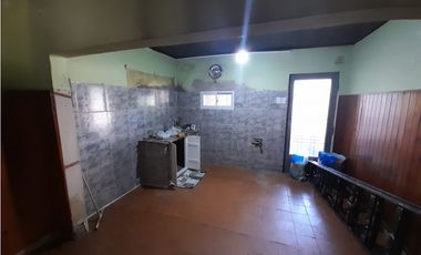 CASA AMERICANA SOBRE CALLE DEL LAZO