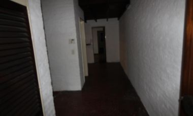 CHALET.  EXCELENTE UBICACIÓN. VENTA URGENTE  (SE ESCUCHA OFERTA)