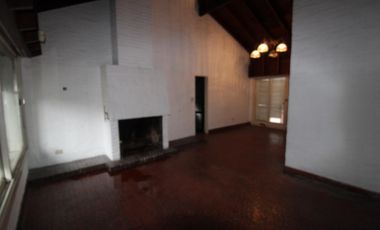 CHALET.  EXCELENTE UBICACIÓN. VENTA URGENTE  (SE ESCUCHA OFERTA)