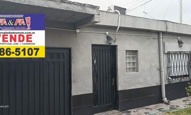 Casa en venta en Isidro Casanova