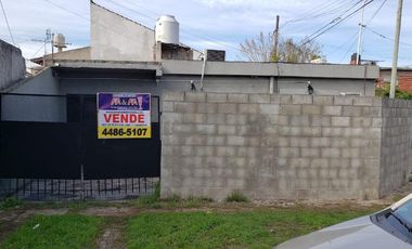 Casa en venta en Isidro Casanova