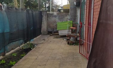 Vendo terreno con amplia casa en Libertad, Merlo, total: U$S 35.000