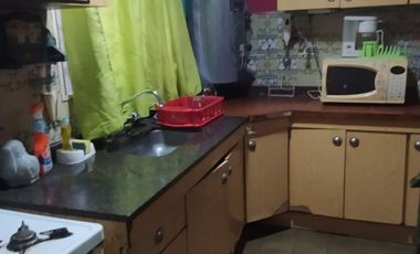 Vendo terreno con amplia casa en Libertad, Merlo, total: U$S 35.000