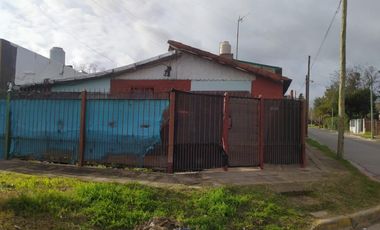 Vendo terreno con amplia casa en Libertad, Merlo, total: U$S 35.000