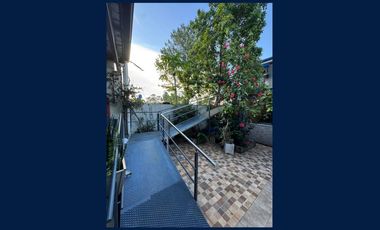 Casa en 2 Plantas y Local Comercial