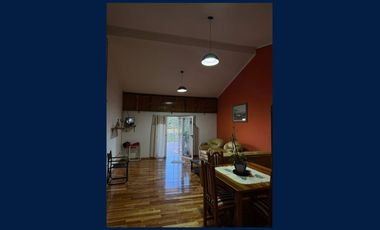 Casa en 2 Plantas y Local Comercial