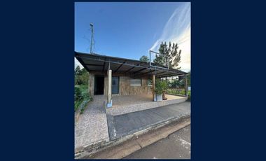 Casa en 2 Plantas y Local Comercial