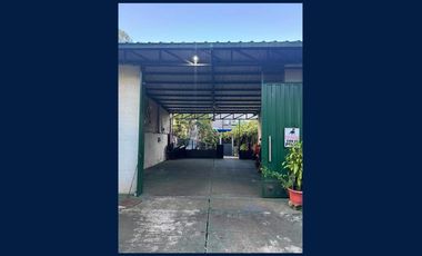 Casa en 2 Plantas y Local Comercial