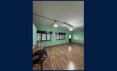 Casa en 2 Plantas y Local Comercial