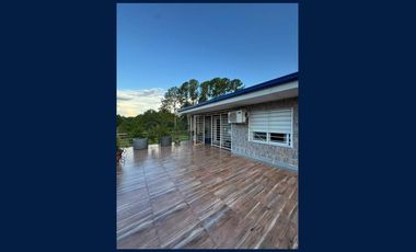 Casa en 2 Plantas y Local Comercial