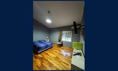 Casa en 2 Plantas y Local Comercial