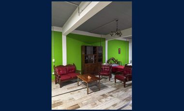 Casa en 2 Plantas y Local Comercial