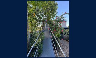 Casa en 2 Plantas y Local Comercial