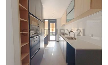 PRECIOSA CASA NUEVA EN VENTA LAS CONDES