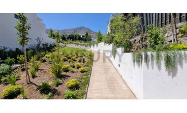 PRECIOSA CASA NUEVA EN VENTA LAS CONDES