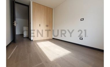 PRECIOSA CASA NUEVA EN VENTA LAS CONDES