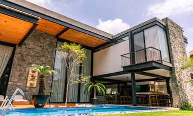 SE VENDE CASA EN CONDOMINIO EN Calle Paseo de los Tabachines 39-49, Fraccionamiento Los Tabachines, Cuernavaca, Morelos, 62498, MEX