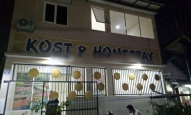 Rumah Kost Kost-an Homestay Aktif di Pusat Kota Surabaya