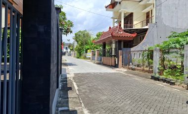 Rumah Tinggal Semi Furnish Lokasi Premium Siap Huni di Semaki, Umbulharjo