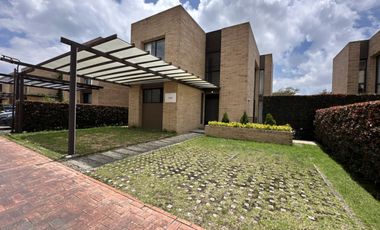 casa en arriendo en canelon. Cod A5977