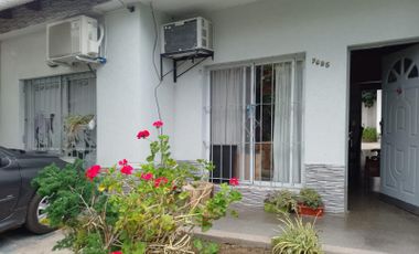 Casa en venta - 3 Dormitorios 2 Baños - Cochera - 225Mts2 - Berazategui