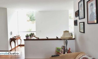 Cerca del Hospital del IESS, Venta de Hermosa Casa con Vista a la Ciudad