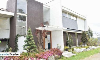 Cerca del Hospital del IESS, Venta de Hermosa Casa con Vista a la Ciudad