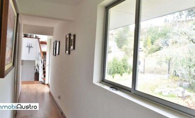 Cerca del Hospital del IESS, Venta de Hermosa Casa con Vista a la Ciudad