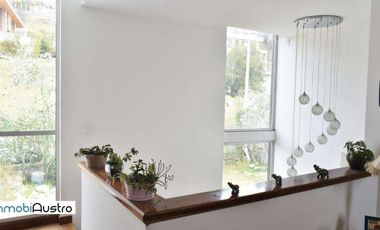 Cerca del Hospital del IESS, Venta de Hermosa Casa con Vista a la Ciudad
