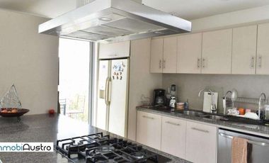 Cerca del Hospital del IESS, Venta de Hermosa Casa con Vista a la Ciudad