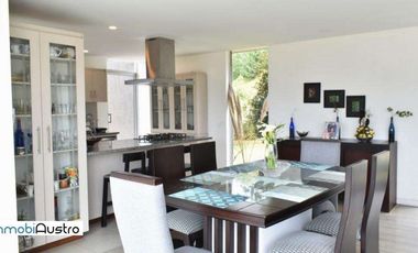 Cerca del Hospital del IESS, Venta de Hermosa Casa con Vista a la Ciudad