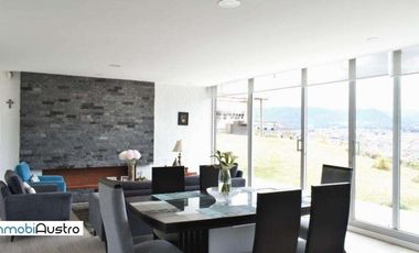 Cerca del Hospital del IESS, Venta de Hermosa Casa con Vista a la Ciudad