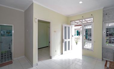 Rumah Terawat 15 Menit ke Mall Ciputra Cibubur SHM Dibantu KPR J-35412