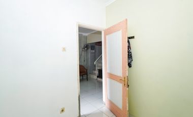 Rumah Terawat 15 Menit ke Mall Ciputra Cibubur SHM Dibantu KPR J-35412