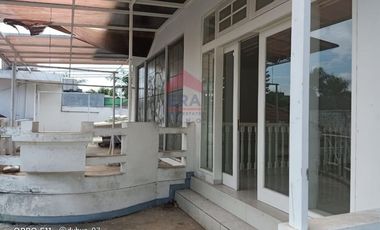 Rumah besar lokasi terbaik dan strategis di Surya Setra