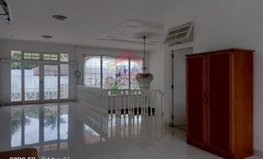 Rumah besar lokasi terbaik dan strategis di Surya Setra