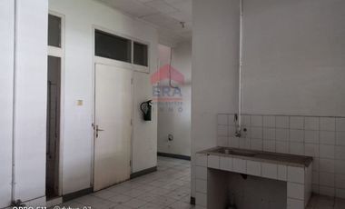 Rumah besar lokasi terbaik dan strategis di Surya Setra