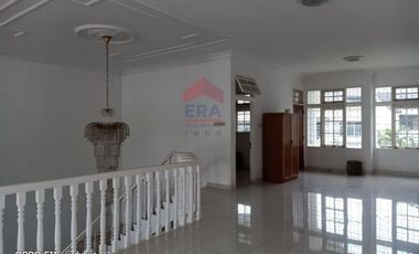 Rumah besar lokasi terbaik dan strategis di Surya Setra