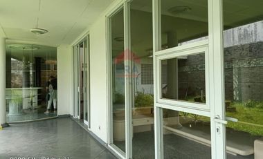 Rumah besar lokasi terbaik dan strategis di Surya Setra