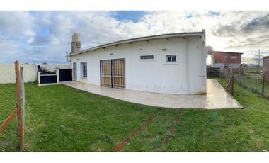 Chalet 4  y 2 ambientes en Venta