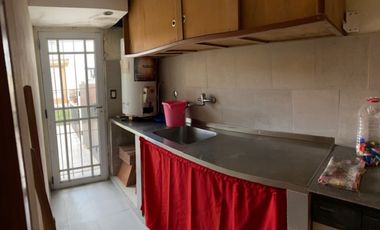 Chalet 4  y 2 ambientes en Venta