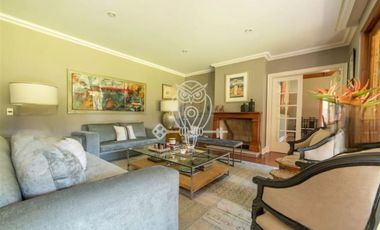 Casa estilo ingles en venta de 7 dorm. las brisas en Colina