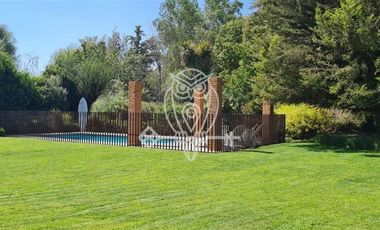 Casa estilo ingles en venta de 7 dorm. las brisas en Colina