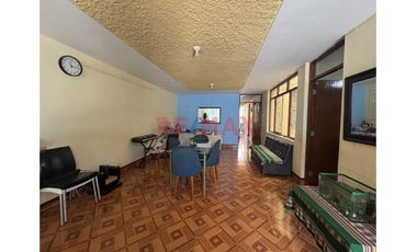Alquilo Casa De 3 Pisos En Urb. Latina – Jlo, Para Empresas